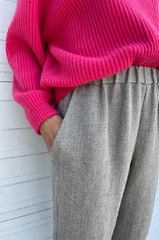 Linen Carrot Pants in Chai Comfy High-Waist Jeans