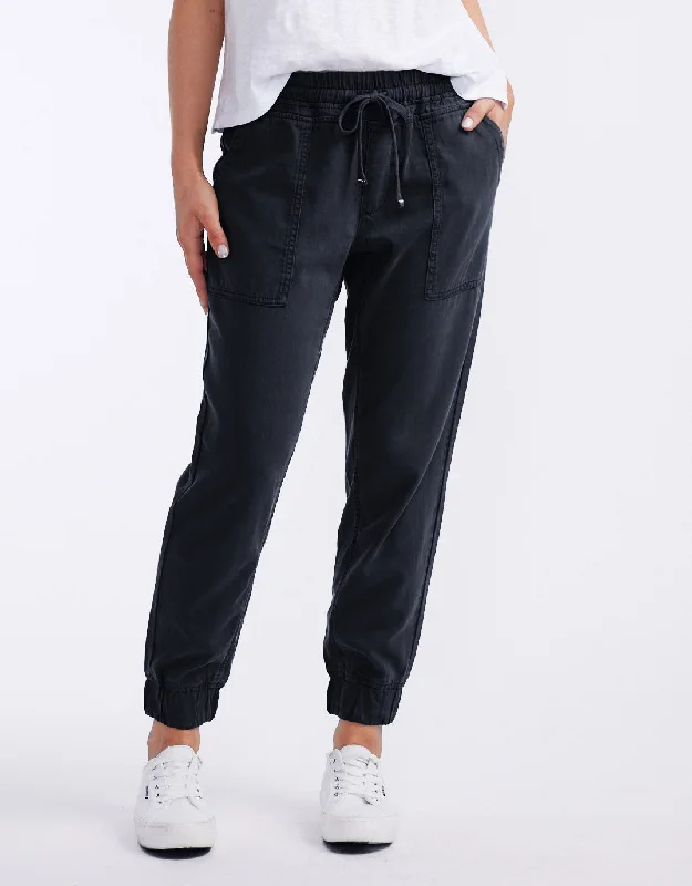 Weekend Utility Pants - Black Classic Pleated Pants