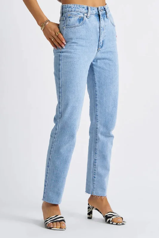 A 94 High & Wide Petite Jean Walk Away Trendy Classic Fit Jeans