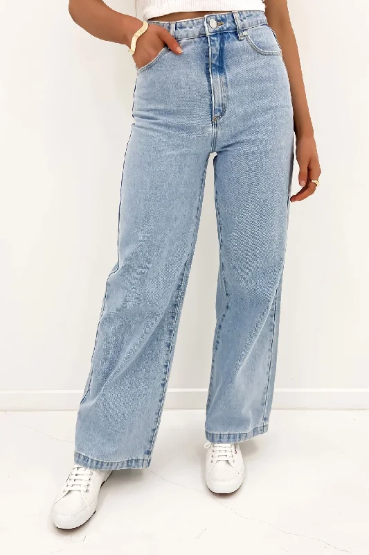 A 94 Wide Jean Kendall Comfortable Mid-Rise Jeans